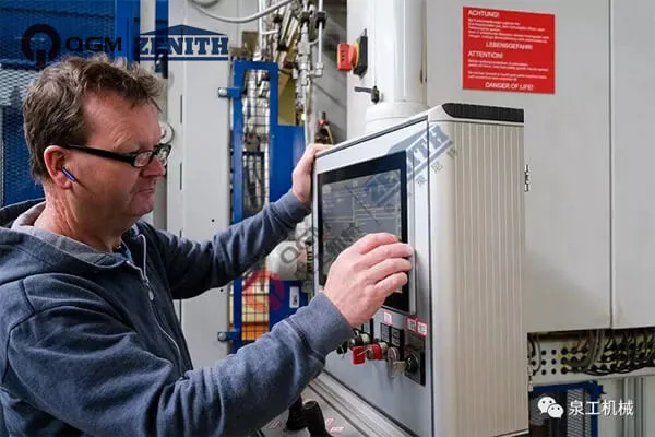 Quangong Lecture Hall丨Como manter a máquina de blocos permeáveis?