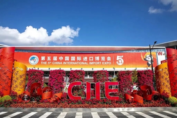 Aparência impressionante do ZENITH da Alemanha na 5ª Expo Internacional de Importação da China.