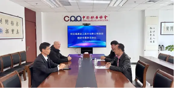Fu Binghuang, Presidente da Quangong Machinery Co., Ltd. Visitou a Associação de Areia e Pedra da China para discussão