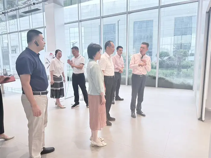 O vice-prefeito de Quanzhou, Su Gengcong, visitou a QGM e deu orientações. Elogiou a fabricação inteligente e as conquistas de inovação