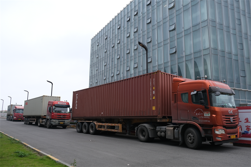 Máquinas de fabricação de tijolos QGM enviadas para o Oriente Médio, ajudando a construção regional a dar um novo salto em frente