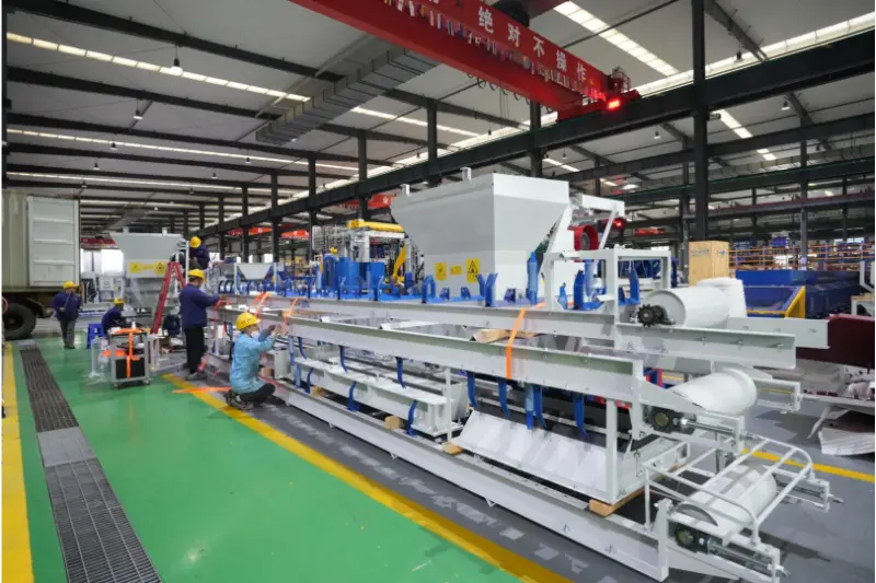 A primavera é a época perfeita para trabalho duro e progresso. está ocupada enviando mercadorias para o exterior.