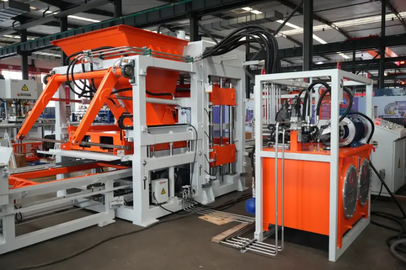 Inteligente e eficiente, aumentando a qualidade e a produtividade: a nova linha de produção de tijolos QT10 da Quangong Machinery Co., Ltd. faz sucesso