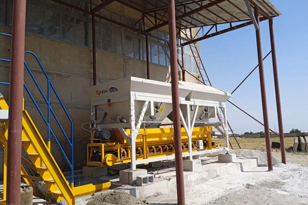 Máquina automática para fazer blocos QT6 na Armênia, desde 2022