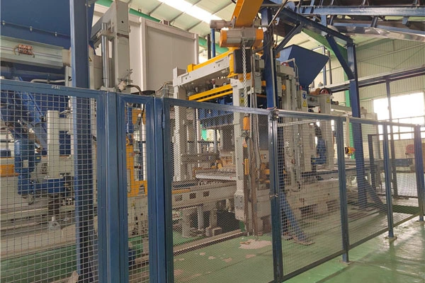 Projeto de máquina de blocos de concreto Zenith1500-2 colocado em operação, ajudando a construção municipal do Mali